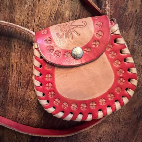 Vintage Durango Scorpion Tooled Leather Mini Crossbody Bag With Red Accents - Picture 3 of 9